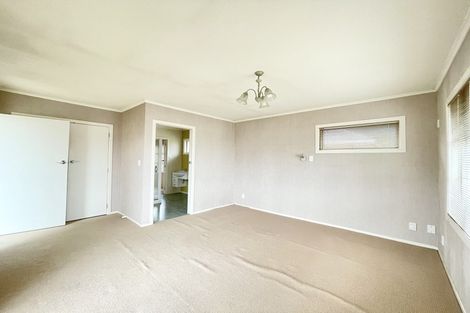 Photo of property in 13 Edwards Avenue, Henderson, Auckland, 0610