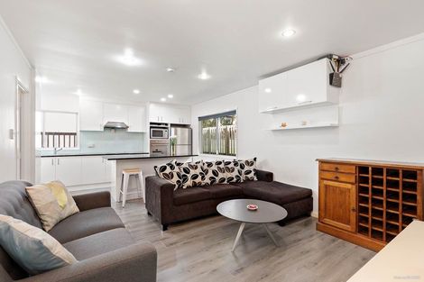 Photo of property in 1/3 Holt Avenue, Torbay, Auckland, 0630