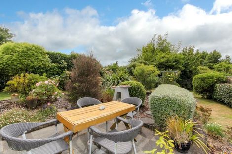 Photo of property in 1 Rangiora Place, Inglewood, 4330