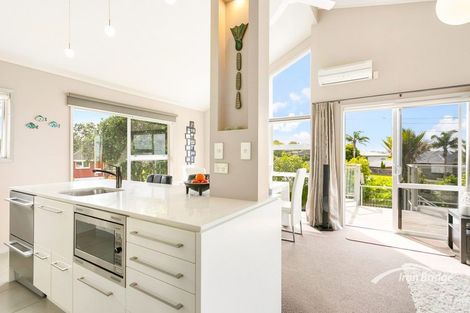 Photo of property in 3/108 East Coast Road, Forrest Hill, Auckland, 0620