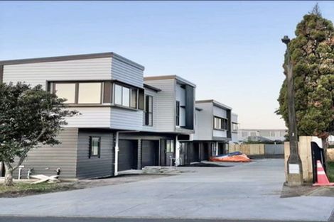 Photo of property in 15b Pipitea Place, Massey, Auckland, 0614