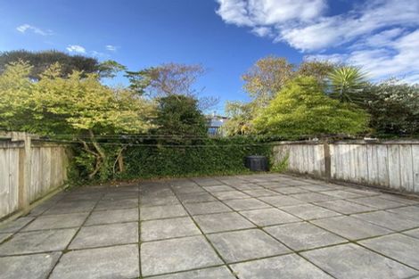 Photo of property in 21f8 Collins Avenue, Tawa, Wellington, 5028