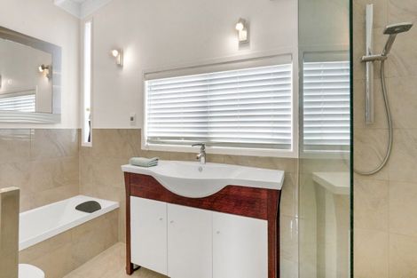 Photo of property in 10 Takutai Avenue, Bucklands Beach, Auckland, 2012