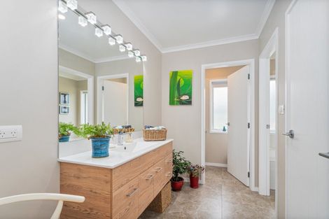 Photo of property in 10 Austin Drive, Whitianga, 3510