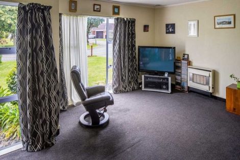 Photo of property in 11 Manly Garden, Paraparaumu Beach, Paraparaumu, 5032