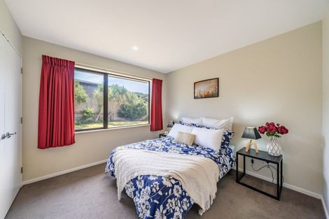 Photo of property in 14 Tararua Close, Aotea, Porirua, 5024