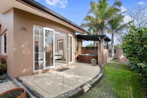 Photo of property in 1 Piha Close, Papamoa Beach, Papamoa, 3118