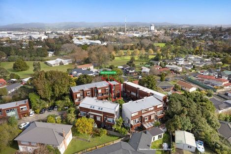 Photo of property in 76g Edmonton Road, Henderson, Auckland, 0612
