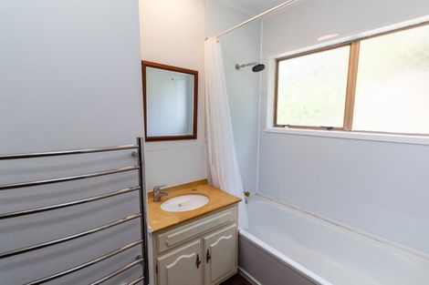 Photo of property in 104a Allington Road, Karori, Wellington, 6012