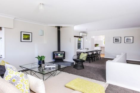Photo of property in 31 Royal View Road, Te Atatu South, Auckland, 0610