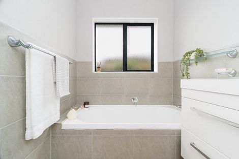 Photo of property in 71 Rhodes Drive, Kelvin Grove, Palmerston North, 4414