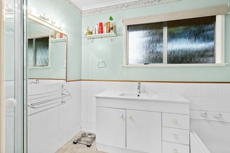 Photo of property in 24 Hartley Terrace, Massey, Auckland, 0614