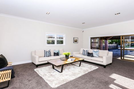 Photo of property in 31 Royal View Road, Te Atatu South, Auckland, 0610