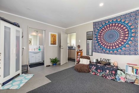 Photo of property in 26 Sunline Avenue, Massey, Auckland, 0614