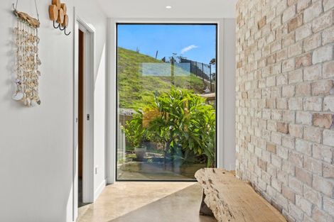 Photo of property in 10 Solar Way, Langs Beach, 0582