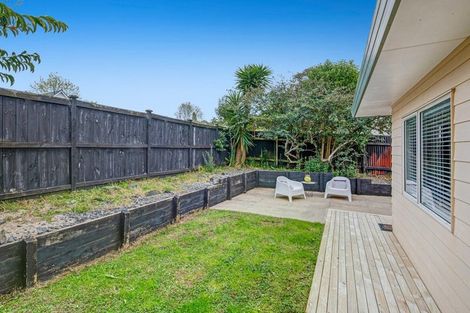 Photo of property in 2/16 Ellice Road, Totara Vale, Auckland, 0629
