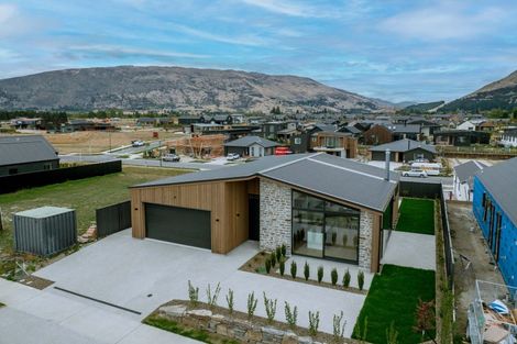 Photo of property in 7 Mason Street, Wanaka, 9305