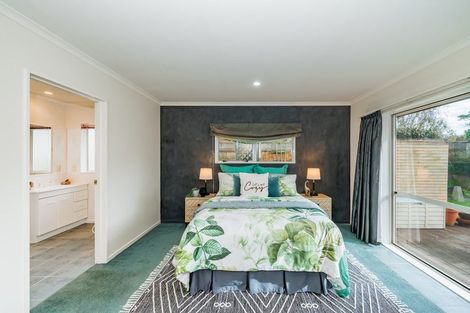 Photo of property in 122 Guildford Drive, Paraparaumu Beach, Paraparaumu, 5032