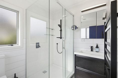 Photo of property in 3 Greenstone Place, Aotea, Porirua, 5024
