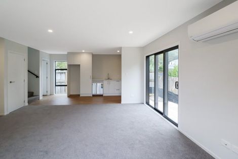 Photo of property in 137 Whites Line East, Waiwhetu, Lower Hutt, 5010