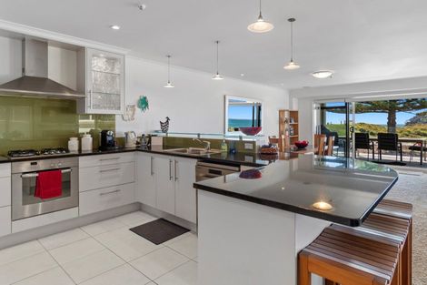 Photo of property in 45 Marine Parade, Mount Maunganui, 3116