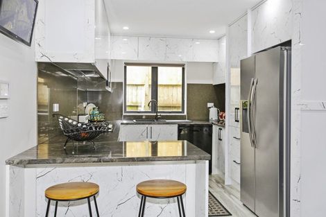 Photo of property in Oakwood Manor, 608c Massey Road, Mangere, Auckland, 2022