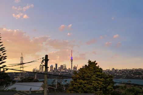 Photo of property in 4 Merville Avenue, Te Atatu South, Auckland, 0610