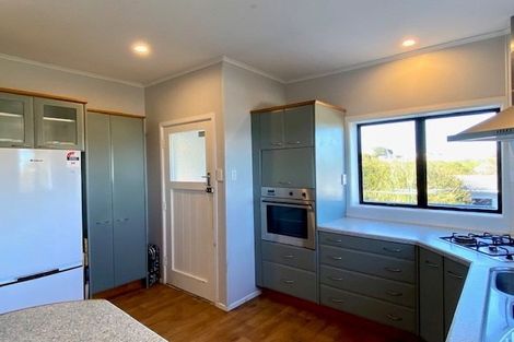 Photo of property in 2 Williams Crescent, Maketu, 3189