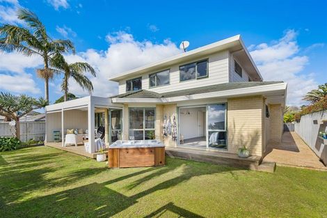 Photo of property in 43 Walton Street, Red Beach, 0932