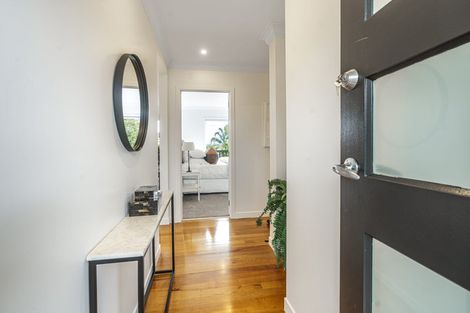 Photo of property in 2/29 Pupuke Road, Takapuna, Auckland, 0622