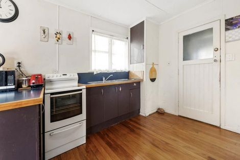 Photo of property in 108 Archibald Road, Kelston, Auckland, 0602