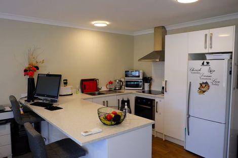 Photo of property in 19u4 Collins Avenue, Tawa, Wellington, 5028