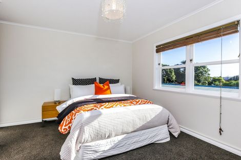 Photo of property in 31 Royal View Road, Te Atatu South, Auckland, 0610