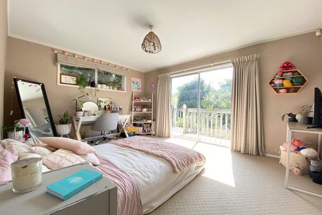 Photo of property in 37 Onedin Place, Titirangi, Auckland, 0604