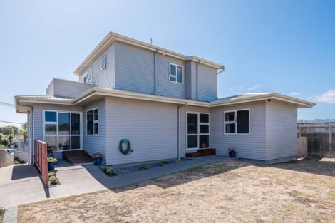 Photo of property in 6 Mahana Road, Paraparaumu Beach, Paraparaumu, 5032
