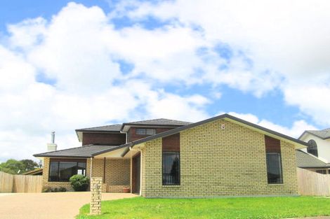 Photo of property in 16 Cloverlea Place, Pukekohe, 2120