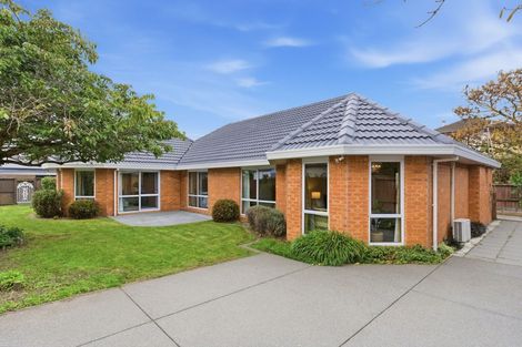 Photo of property in 7 Broadfell Avenue, Avonhead, Christchurch, 8042