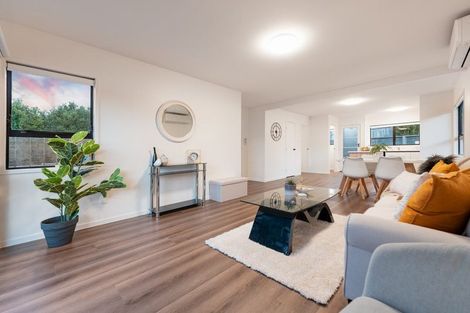 Photo of property in 2/17 Landsdale Place, Massey, Auckland, 0614