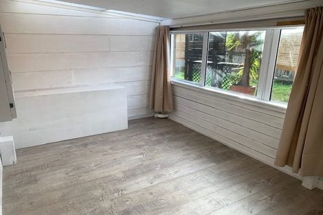 Photo of property in 33a Springs Road, Parakai, 0830