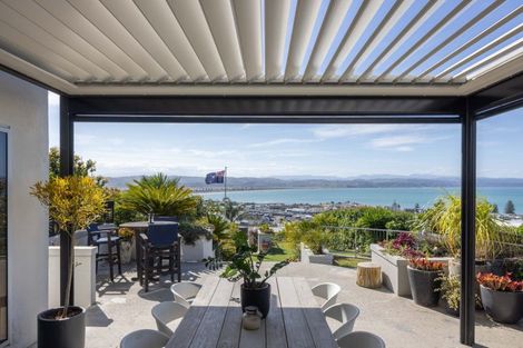 Photo of property in 12 George Street, Hospital Hill, Napier, 4110