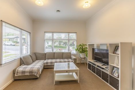 Photo of property in 2 Matthew Street, Waipawa, 4210