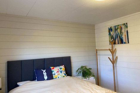 Photo of property in 11 Heather Place, Sunnynook, Auckland, 0620