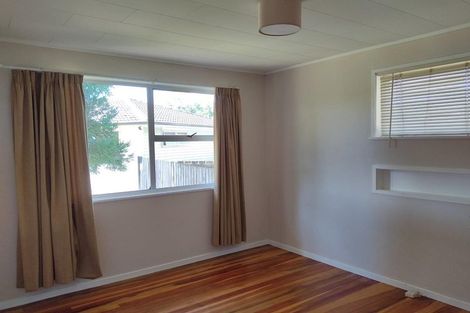 Photo of property in 60 Hellyers Street, Birkdale, Auckland, 0626