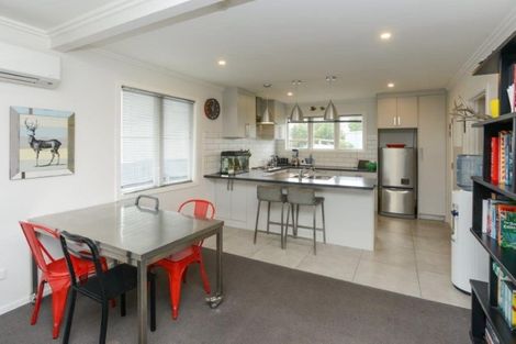 Photo of property in 12 O'connell Place, Havelock North, 4130