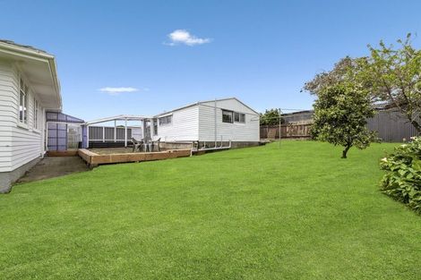 Photo of property in 56 Kemble Close, Mangere, Auckland, 2022