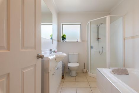 Photo of property in 108n Colwill Road, Massey, Auckland, 0614