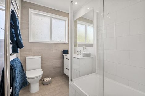 Photo of property in 15 Rosario Crescent, Red Beach, 0932