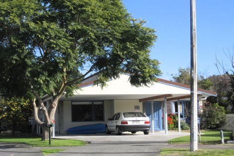 Photo of property in 16 D'arcy Place, Taradale, Napier, 4112