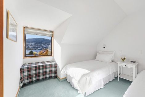 Photo of property in 75 Cedar Drive, Kelvin Heights, Queenstown, 9300