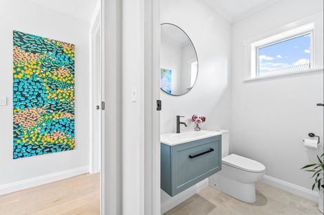 Photo of property in 12 Sandpiper Avenue, Point Wells, 0986